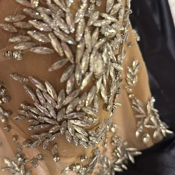 MAC DUGGAL
Strapless Embellished Bustier Ball Gown - Picture 13 of 16